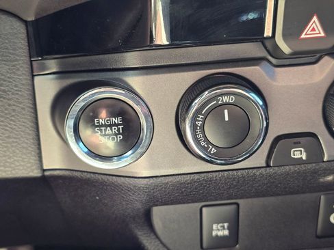 Used 2017 Toyota Tacoma TRD Sport w/ Tow Package (A/T) image 31