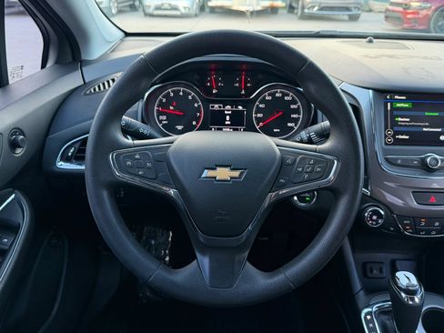 Used 2019 Chevrolet Cruze LT w/ Convenience Package FWD image 18