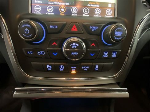 Used 2018 Jeep Grand Cherokee Limited w/ Luxury Group II image 19