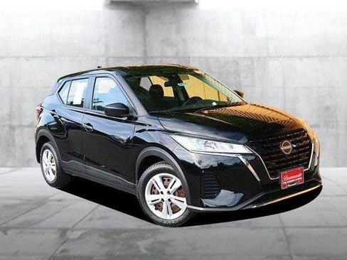 Used 2022 Nissan Kicks S FWD image 2