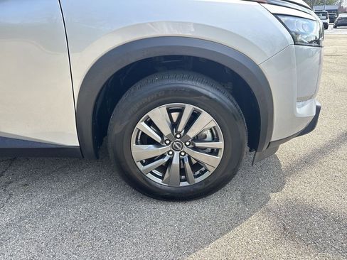 Certified 2025 Nissan Pathfinder S FWD image 14