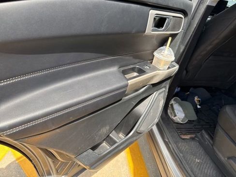 Used 2021 Ford Explorer XLT RWD image 25
