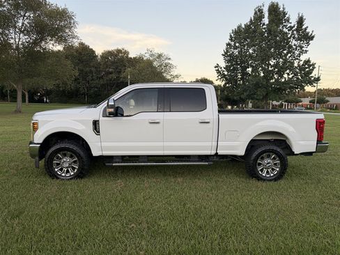 Used 2018 Ford F250 XLT w/ XLT Premium Package AWD/4WD image 3