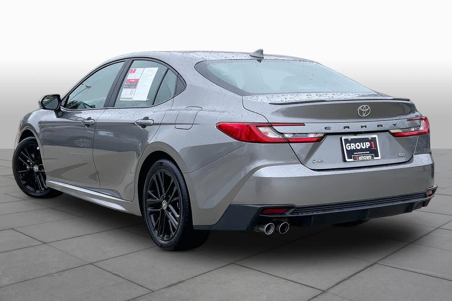 Used 2025 Toyota Camry SE FWD image 11
