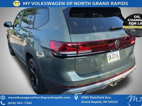 Used 2025 Volkswagen Atlas Peak Edition SE AWD/4WD image 4