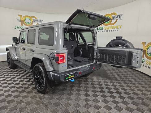 Used 2022 Jeep Wrangler Unlimited Sahara w/ Cold Weather Group AWD/4WD image 33