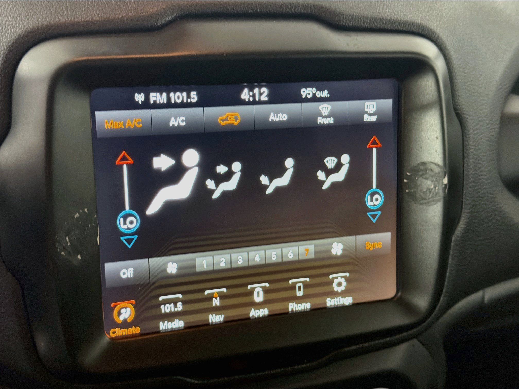 Used 2023 Jeep Renegade Latitude AWD/4WD image 24