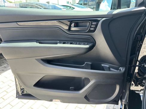 Used 2025 Honda Odyssey Touring image 11