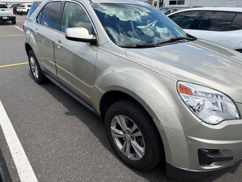 Used 2015 Chevrolet Equinox LT w/ Driver Convenience Package FWD image 2