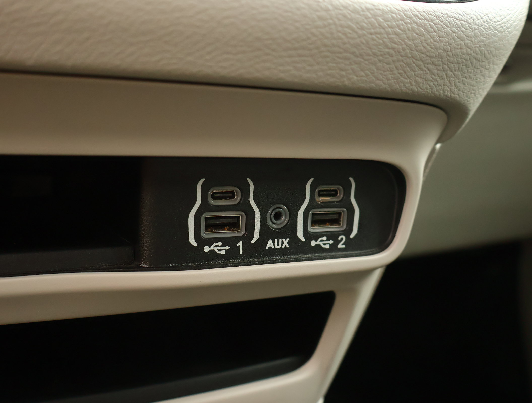 Used 2024 Chrysler Pacifica Touring-L FWD image 21