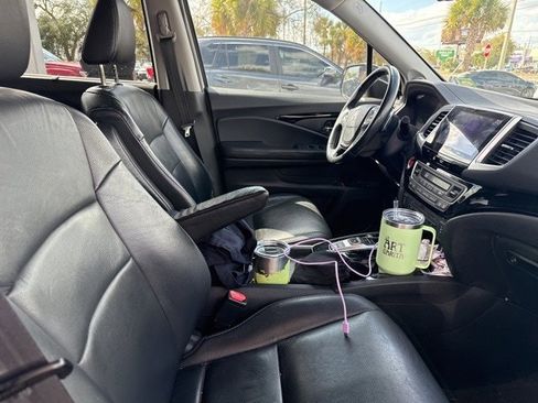 Used 2017 Honda Pilot Touring image 12