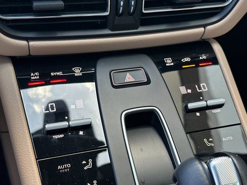 Certified 2023 Porsche Macan AWD/4WD image 21