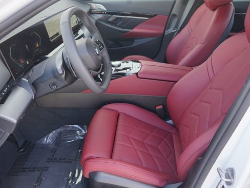 Used 2025 BMW 530i w/ Premium Package image 11