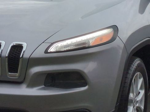 Used 2014 Jeep Cherokee Latitude FWD image 17
