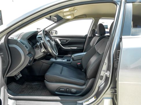 Used 2017 Nissan Altima 2.5 SR FWD image 4