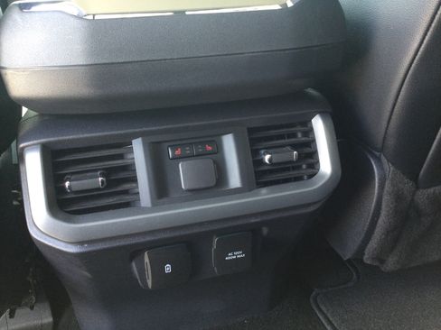 Used 2022 Ford F150 Lariat w/ Equipment Group 502A High AWD/4WD image 8