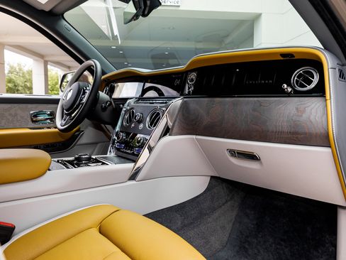 Certified 2025 Rolls-Royce Cullinan AWD/4WD image 45