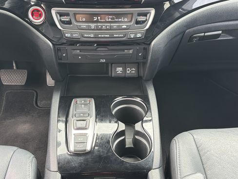 Used 2021 Honda Pilot Touring image 11