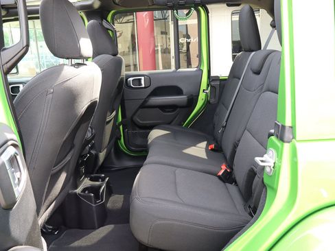 Used 2019 Jeep Wrangler Unlimited Sahara AWD/4WD image 8