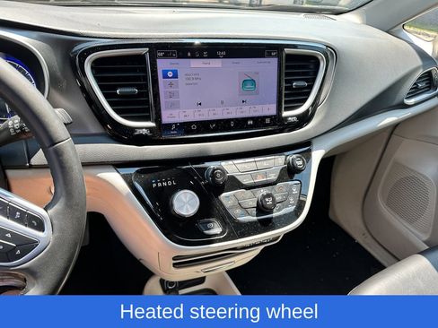 Used 2023 Chrysler Pacifica Touring-L FWD image 11