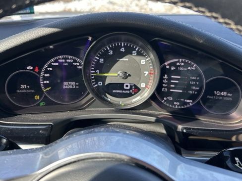 Used 2018 Porsche Panamera 4 image 19