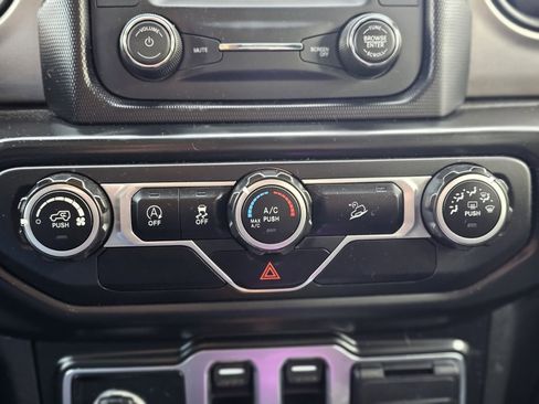 Used 2020 Jeep Wrangler Sport image 13