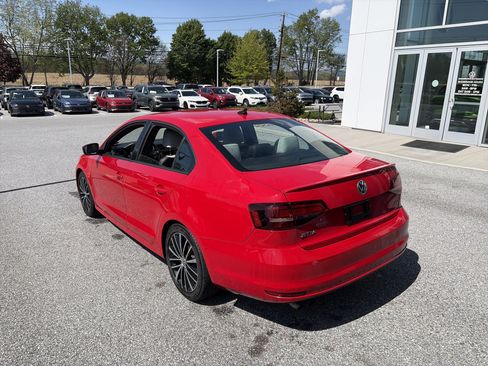 Used 2016 Volkswagen Jetta Sport w/ Lighting Package FWD image 7