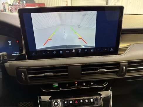 Used 2025 Lincoln Corsair FWD image 18