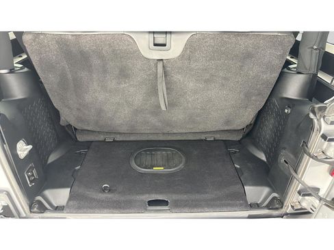 Used 2017 Jeep Wrangler Sahara w/ Connectivity Group AWD/4WD image 21