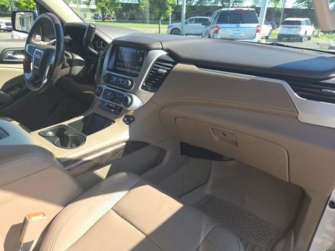 Used 2016 GMC Yukon XL SLT w/ Open Road Package AWD/4WD image 28