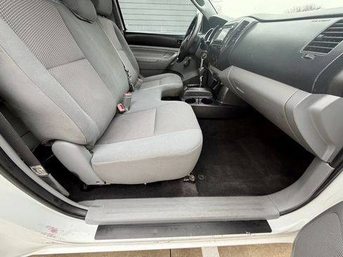 Used 2014 Toyota Tacoma 2WD Regular Cab image 10