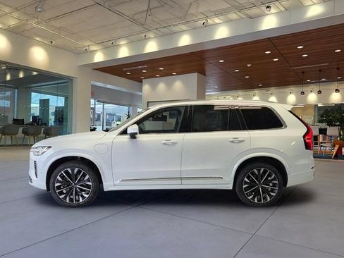 New 2026 Volvo XC90 T8 Plus w/ Protection Package Premier AWD/4WD image 2