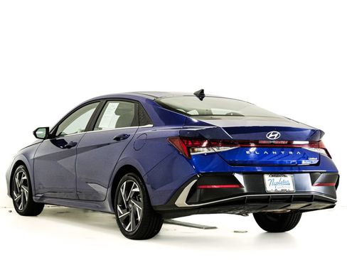 Used 2025 Hyundai Elantra Limited FWD image 9