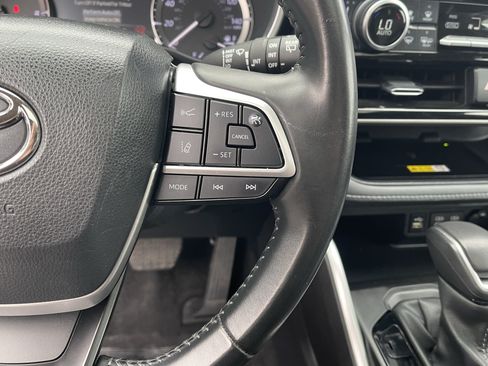 Certified 2024 Toyota Highlander XLE AWD/4WD image 23