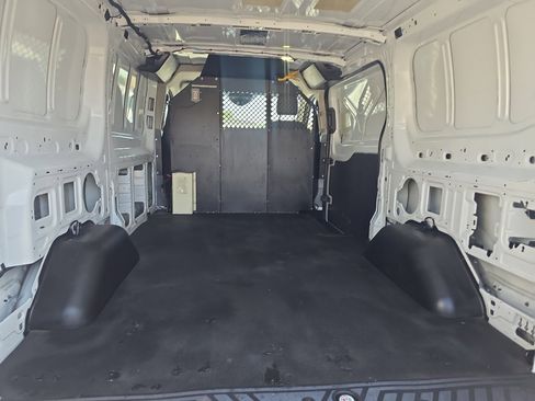 Used 2015 Ford Transit 250 130 Low Roof RWD image 24