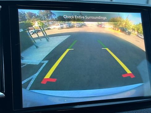 Used 2023 Chrysler Pacifica Touring-L FWD image 23