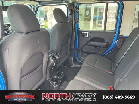 Used 2023 Jeep Wrangler Unlimited Sahara w/ Cold Weather Group AWD/4WD image 15