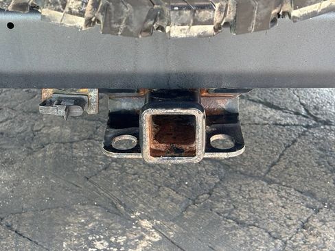 Used 2017 Jeep Wrangler Unlimited Sahara AWD/4WD image 4