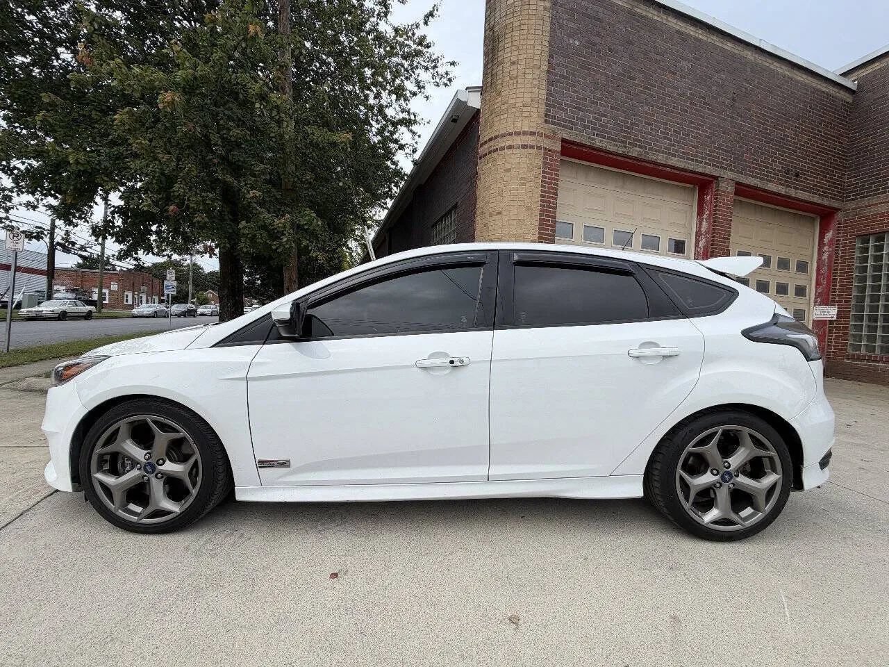 Used 2018 Ford Focus ST w/ Equipment Group 401A FWD image 10