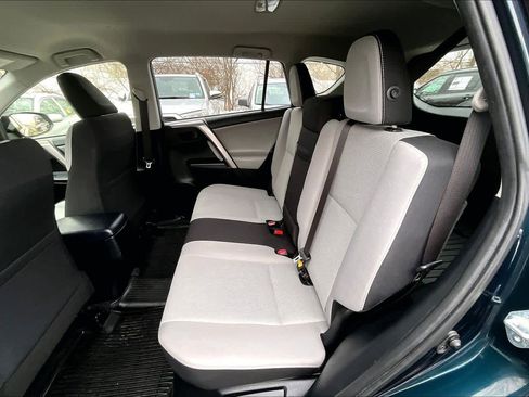 Used 2018 Toyota RAV4 LE image 19