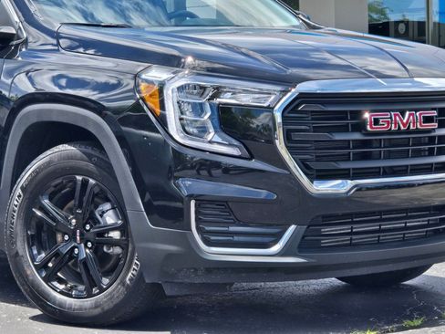 Certified 2024 GMC Terrain SLE FWD image 3