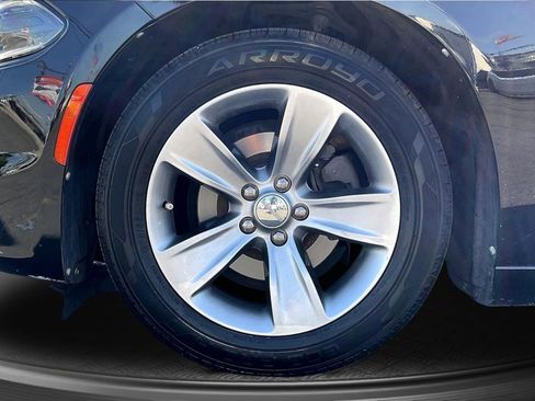 Used 2017 Dodge Charger SXT image 9