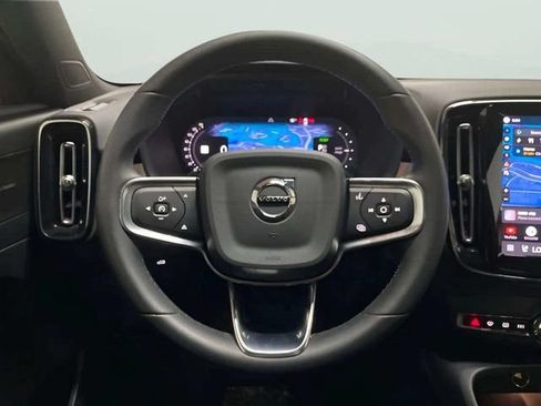 Used 2023 Volvo XC40 Recharge Ultimate AWD/4WD image 12