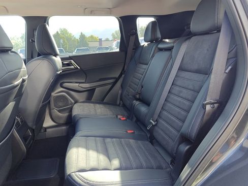 New 2025 Mitsubishi Outlander SE image 25