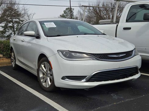 Used 2017 Chrysler 200 Limited Platinum w/ Comfort & Convenience Group image 1
