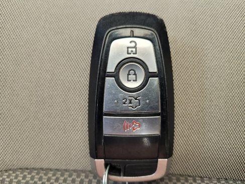 Used 2020 Ford Fusion SE FWD image 32