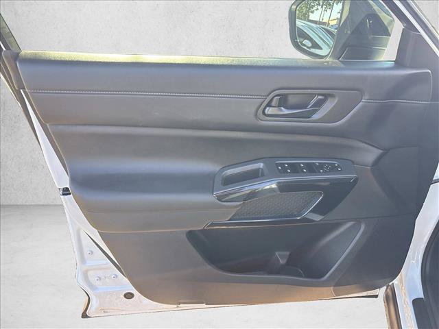 Used 2026 Nissan Pathfinder SV FWD image 11
