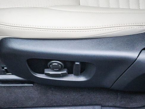 Used 2025 Land Rover Discovery Sport S image 27