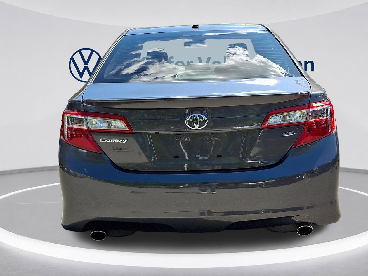 Used 2012 Toyota Camry SE w/ Leather Pkg FWD image 5