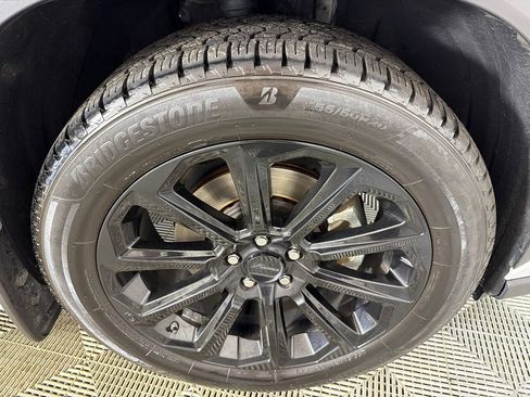 Used 2024 Toyota Highlander XLE image 13